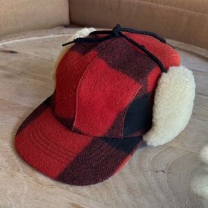 Filson Mackinaw Wool Plaid Cap with Cream Wool Ear Flaps Size Large